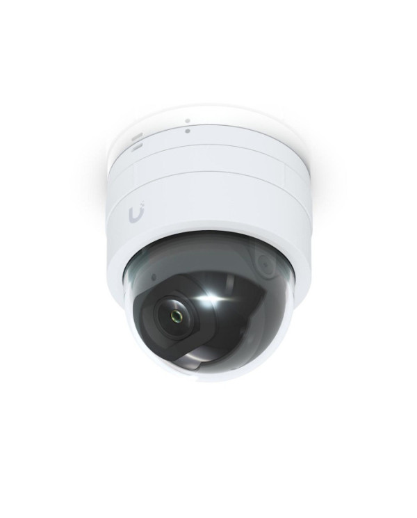 Balta dome forma IP kamera ar 2K izšķirtspēju un uzstādīšanas stiprinājumu.